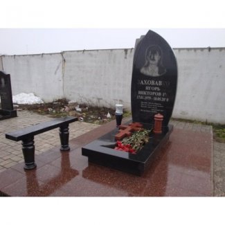 Одинарный гранитный памятник № 010