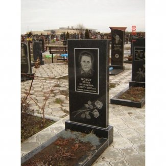 Одинарный гранитный памятник № 017
